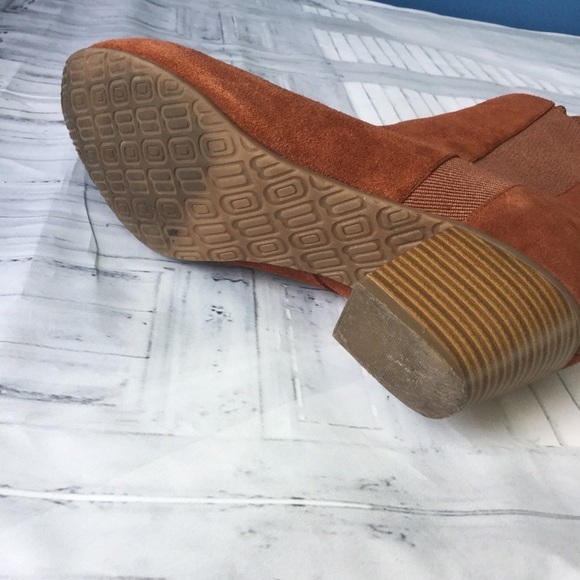 Bandolino Brown Leather Booties - Picture 7 of 10